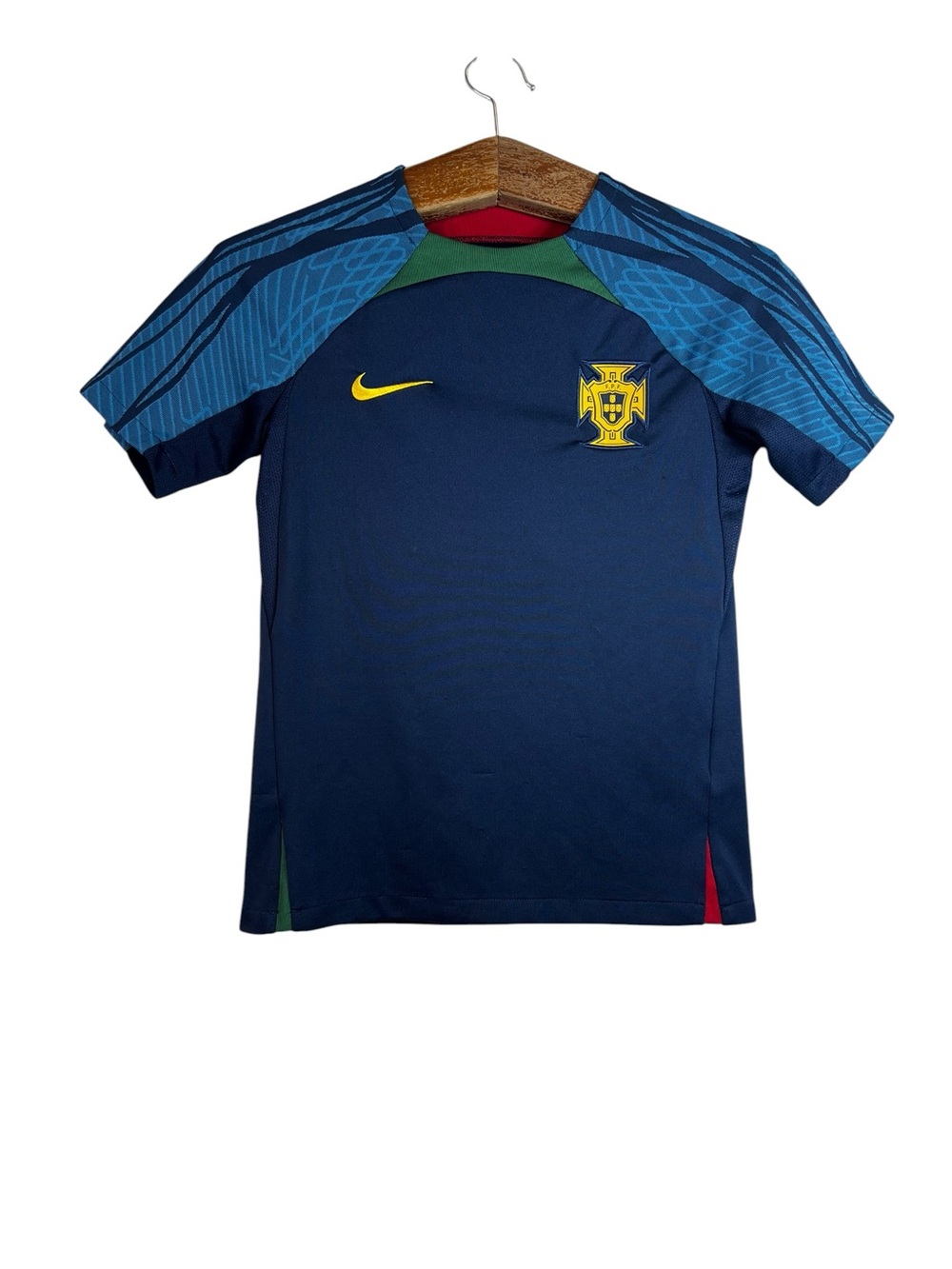 Nike Boys Youth Portugal Strike Dri-Fit Training Jersey Slim Fit Size L FLAWS